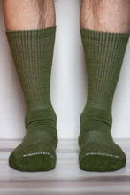 Load image into Gallery viewer, Conquer Light Weight 9" Crew Sock